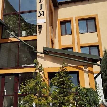 Dalim Hotel Duliby Екстериор снимка